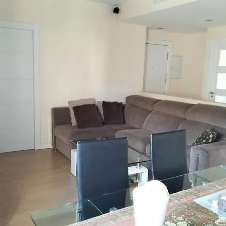 Comodo, Bien Ubicado Parking Gratis *