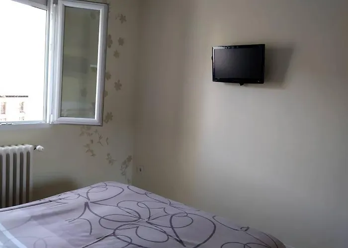 Cómodo, Bien Ubicado Parking Gratis