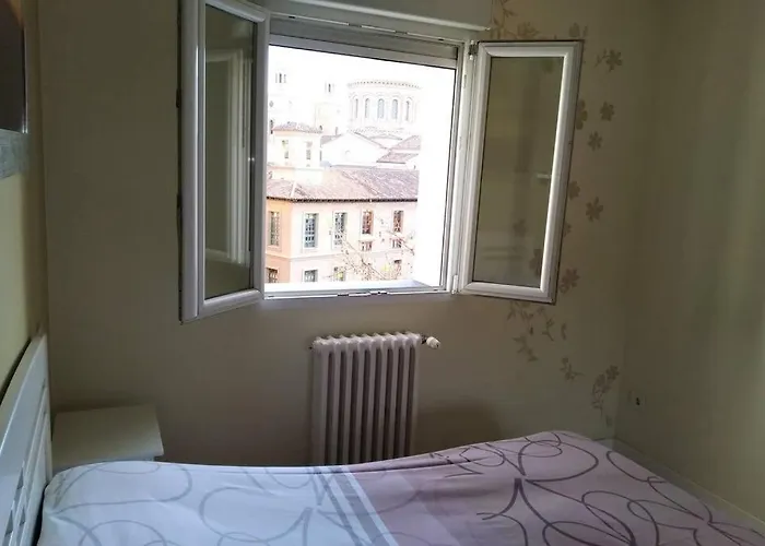 Cómodo, Bien Ubicado Parking Gratis